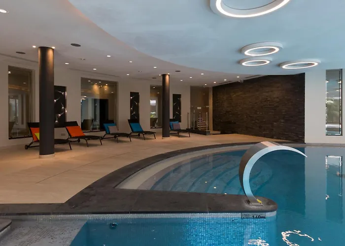 First Cap - Luxury 1br With Terrace In The Prestigious Development Of The French Riviera 昂蒂布